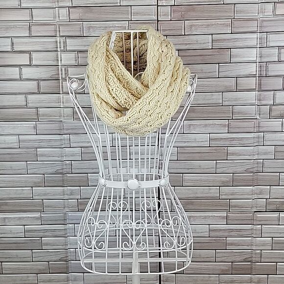 Unbranded infinity scarf One Size - Picture 5 of 5